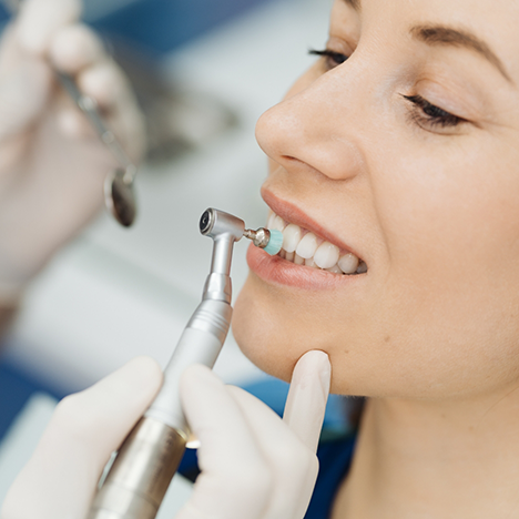 Cleaning patient's teeth with electric brush