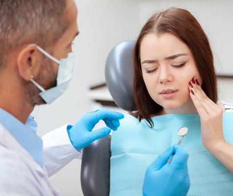 woman in pain who needs wisdom tooth extractions in Lancaster 